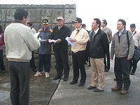 　兼任福建省政府主席陳景峻走訪東莒，了解猛澳碼頭漁港碼頭興建計畫。（圖／文：林冰芳）　