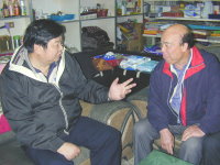 　縣長陳雪生拜訪北竿義消大隊大隊長王世才聽取民意作為縣政參考。（圖／文：鄭慧菁）