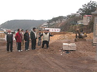 　議長陳振清、議員陳書建、曹以標及廟管會主委邱英鑣等人關心介壽海埔新生地施工情況，亦代表鄉親提出部分景觀修改意見；縣長陳雪生表示，在不影響整體工程下，同意做景觀微幅調整，以符合民意需求。（圖／文：劉秋月）