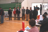 　總統大選登場，縣選委會代理主委王忠銘率總幹事林其達等人，分別前往南竿各投開票所視察，對良好秩序表示肯定。（圖／文：曹重偉）