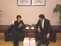 　縣長陳雪生拜會經建會主委何美玥就馬祖交通建設提出報告，並促請早日核定。（圖／文：連江縣政府企劃室提供）