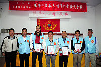 　後備軍人輔導中心召開輔導幹部擴大會報，由主任朱秀平頒發獎狀表揚洪獻章、林天德、陳隆智、林中超、劉正威等五位表現績優人員。（圖／文：曹重偉）