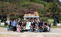 　中原大學景觀系二年級師生一行由喻肇青教授率領下，從福州地區搭乘「兩馬」小三通航班回到馬祖，昨在南竿參訪各特色景觀及軍事景點。（圖／文：曹重偉）