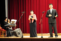 　「高雄藝術家合唱團」昨晚高水準演出，溫柔婉約、中西皆宜的絕美唱腔，讓聽眾沉醉不已。（圖／文：曹重偉）
