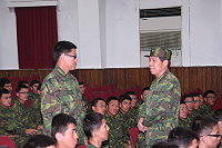 政戰主任與士官隊官兵話家常　圖與文：王泰閔