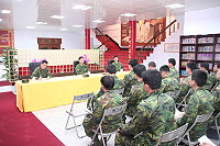 馬防部指揮官張中將於會中,期勉各級幹部應主動傾聽弟兄意見,以協助解決部隊窒礙問題,使官兵均能安心專注於戰訓本務工作,方能厚植部隊戰力,確保部隊安全。(圖/文:王泰閔)