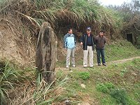 　東莒社協決定以漂流木當做魚路古道路標，鄉長柯玉官表示認同也支持。（圖／文：林冰芳）