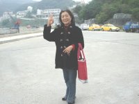 基督教衛理公會莒光教會葉純珍老師親切向大家打招呼。(圖:馬祖資訊網戀戀莒光版)