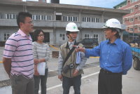 　秘書長王忠銘昨率相關單位驗收介壽停車場部份工程，指示交通局需作好移交前的準備工作。停車場將於二十三日起開放部分範圍供鄉親停車，歡迎鄉親遵照相關規定使用。（圖／文：鄭慧菁） 