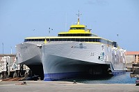　西班牙境外自治區加納利群島的三體快輪BEBCHIJIGUA全貌。（圖／馬祖資訊網／楊綏生提供）