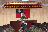 馬防部指揮官張中將期勉全體結訓學生秉持「榮譽」精神,凡事以身作則,樹立領導風範,使部屬心悅誠服,進而自覺自律,共同為維護團隊榮譽,竭盡心力。(圖/文:王泰閔)