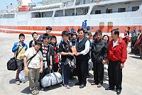 東引國小十五位小朋友前往台灣畢業旅行,家長會贈送程儀。(圖/文:陳其敏)
