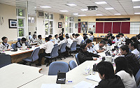 　縣府召開第四十四次擴大主管會報，縣長陳雪生會中勉勵主管們把握時光、再創佳績。（圖／文：曹重偉）