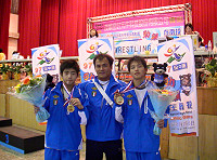 　全中運馬祖角力代表隊傳捷報，張智杰（左）勇奪國男組自由式第四級金牌，劉詩書（右）拿下希羅式第四級金牌，並獲國男組團體總錦標季軍。（圖：連江縣政府教育局提供）