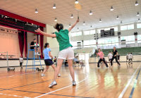 　縣長盃羽球賽火熱開戰，場上球員個個拚戰、力爭出線。（圖／文：曹重偉）