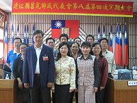 　莒光鄉民代表會第八屆第四次定期大會，主席謝春欗特別感謝大家全程參與，踴躍建言，所會互動良好，最後敲下議事槌宣布閉會。（圖：莒光鄉代會提供）
