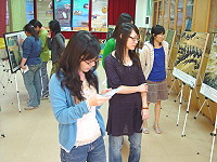 東引國中小展出『拼貼彩虹國•飛覽伊甸園』非洲攝影展,透過攝影作品及教案設計,發現非洲的美!(圖:東引國中小提供)