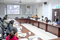 　衛、醫聯合協調會報及婦女子宮頸癌施打疫苗講習特別採用遠距會議方式進行，讓各鄉衛生所醫護人員能同時聆聽，減少人員奔波跟相關支出。（圖／文：曹重偉）