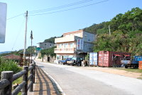 　馬祖村（后澳水庫）經科蹄澳往四維村道路已正式命名為「四維路」，交通局表示，已請顧問公司設計路牌，今年底前會完成路牌製作、施工。（圖／文：鄭慧菁）