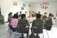 　北竿志工媽媽親登亮島關懷官兵。（圖與文：王泰閔）