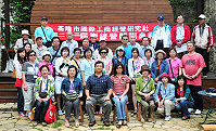 　到馬祖開會兼渡假正火紅！24日週休一口氣來了四團；基隆市國際工商經營研究社由社長張建隆率隊來馬舉辦「閩東的聚落建築考察訓練營」。（圖／文：曹重偉）