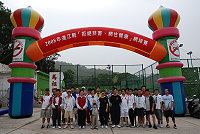 　「拒絕菸害、網住健康」網球賽熱力開打，提醒大家別忘了活動主旨「少抽菸、多運動」。（圖／文：鄭慧菁）