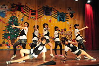 　中正國中小「六月音符」閃亮登場，由國三女生演出的流行舞蹈「特務J」讓全場為之驚艷！（圖／文：曹重偉） 