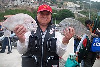 　東引鄉釣魚比賽，有28位釣友參與競技，釣獲大魚的選手是難掩興奮。（圖／文：陳其敏）