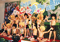 　東引國中小暨附幼畢業晚會，小朋友逗趣演出贏得滿場的掌聲。（圖／文：陳其敏）