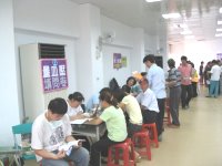 西莒鄉親為自己健康把關,重視健檢排隊等候。(圖/文:陳樂團)