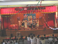 敬恆國民中小學暨幼稚班舉行聯合畢業典禮,場面溫馨感人。(圖/文:陳樂團)