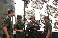 指揮官張中將日前視導莒光地區,並親自走訪各單位據點,除勉勵防區官兵應秉持著「不求戰、不畏戰」之精神外,更應保持高度的戰備警覺及務實的部隊訓練,使單位更加鞏固與精練,以成為國家安全的堅實堡壘。(圖/文:陳志堅)
