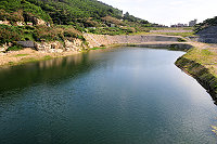 　后澳水庫因由海床改建而成，水質含鹽量過高，現正進行抽換水源降低鹽度，預定八月可以達到標準，待水利署安全複核審核通過後，就可加入供水行列。（圖／文：曹重偉）