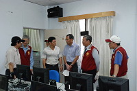 　國家通訊傳播委員會一行在立委曹爾忠、教育局長邱金寶、中華電信馬祖營運處經理劉秋華陪同下，前往介壽國中小視察寬頻網路及頻寬。（圖／文：鄭慧菁）