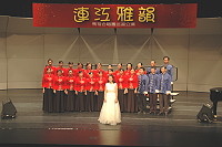 　「連江雅韻─馬祖合唱團巡迴公演」昨晚在台北縣藝文中心登場，用美聲感動現場每一位觀眾。（圖：縣府文化局提供）
