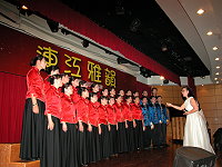 　馬祖合唱團「連江雅韻」昨晚移師桃園八德市綜合大樓演藝廳公演，現場座無虛席。（圖：連江縣政府提供）