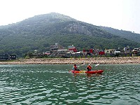 　FUN暑假去馬祖，獨木舟快樂遊。（圖：縣府觀光局提供）