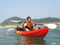 　FUN暑假去馬祖，獨木舟快樂遊。（圖：縣府觀光局提供）