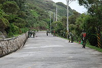 　颱風過後，東引軍民立即展開清潔家園的工作。（圖／文：陳其敏）