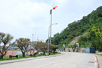 　福澳運動場四支大型照明燈因鳳凰颱風緣故受損，經教育局緊急搶修後其中一支暫可提供照明，其餘必須待台灣訂購零件抵馬方能修復。（圖／文：劉秋月）