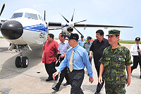 　國防部長陳肇敏上任後昨天首次抵馬視察防務，地區府會軍政首長均前往機場迎接。（圖／文：曹重偉）