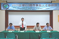 外交部「2008台灣NGO國際事務人才培訓班」馬祖場次昨天民俗文物館登場,副主委吳建國(左二)親自抵馬參與課程,鼓勵馬祖民眾「開發馬祖、邁向世界」其實一點都不難。(圖/文:劉秋月)