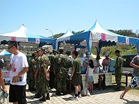 　感受花蛤節氣氛，西莒弟兄直奔東莒衝島休。（圖／文：林冰芳）