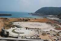 　「介壽村整體開發工程」施工進度九成二，全部工程預計九月底完工，順利迎接十月初離島運動會選手之夜到來。（圖／文：鄭慧菁）