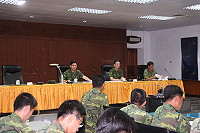 為加強軍紀安全,提升心輔工作成效,馬防部特於日前假雲台山會議室舉行九十七年八月份軍紀安全暨心輔工作檢討會,指揮官於致詞時表示,軍紀安全及心輔工作是軍隊要務,不僅各級必須以戒慎之心,落實基層關懷與各項軍紀要求,本部亦將積極處理單位內的軍紀問題,掌握人員心緒,全力防範軍紀案件及自傷情事肇生。(圖/文:陳志堅)