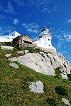　藍天白塔。（圖與文：陳其敏）