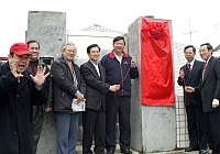 馬祖生活資訊電台昨天正式揭牌開台,電台台長朱復轟在揭牌時,不改另類風格,在牛背嶺上向馬祖民眾大喊,我們開始囉!(圖/文:張登傑)