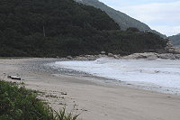 　颱風過後，&#22338;里沙灘的碎石區再度擴大。（圖／文：陳鵬雄）