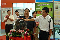 　首屆「兩馬青少年科技創新作品巡迴展」交流活動，議長陳振清親自前往主持開幕儀式。（圖：仁愛國小提供）