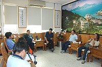 因颱風來襲,縣長、議長緊急召開會議,原訂十月六日「基隆-馬祖-福州」臺馬輪兩岸三地首航活動取消。(圖/文:鄭慧菁)